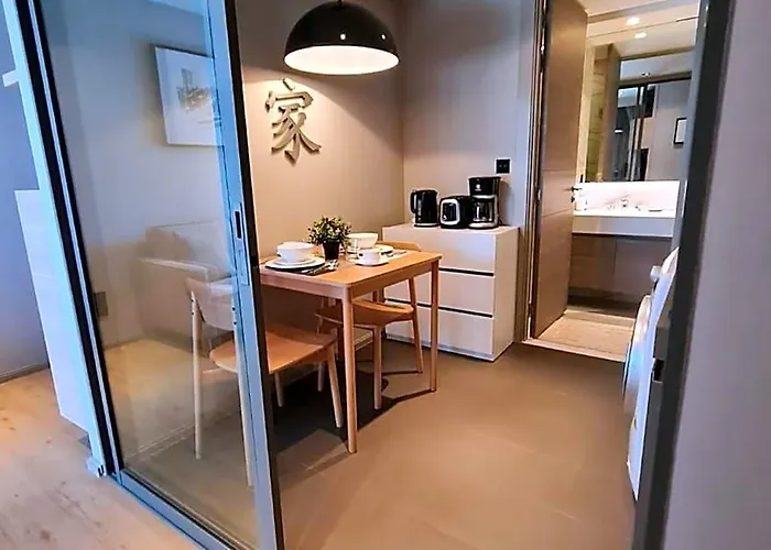 Voque & Serviced Sukhumvit 51
